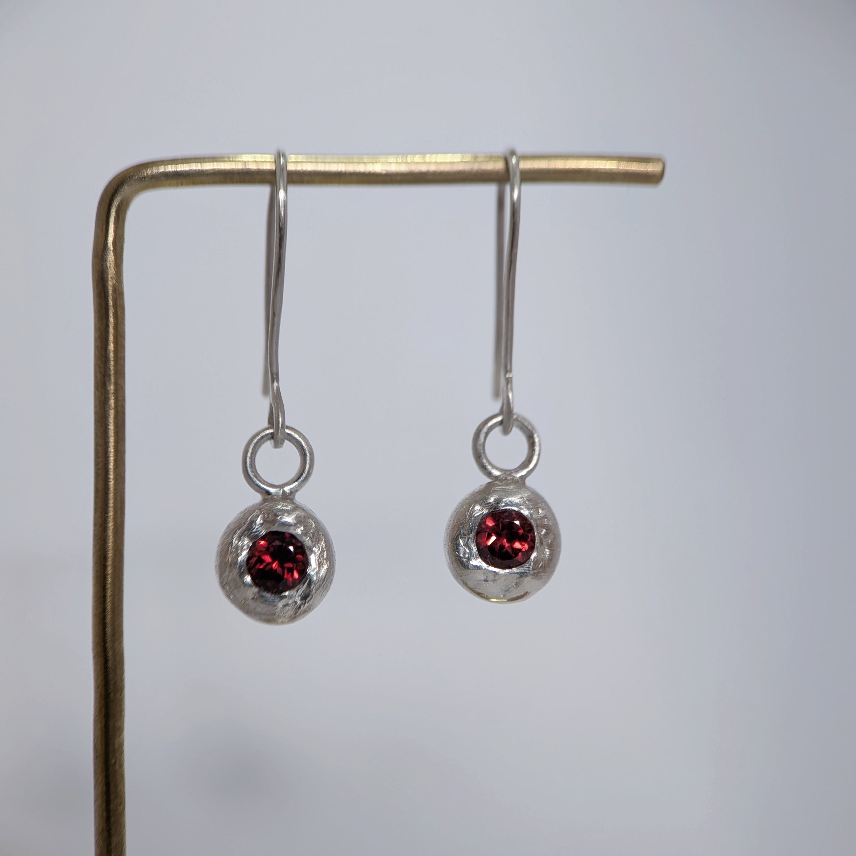 Silver drop earrings - Garnet